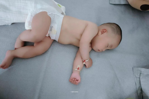 佳木斯三个月宝宝抬头不稳